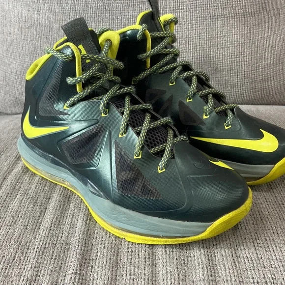 LeBron 10 Dunkmam sneaker in youth size 6 - Picture 3 of 10